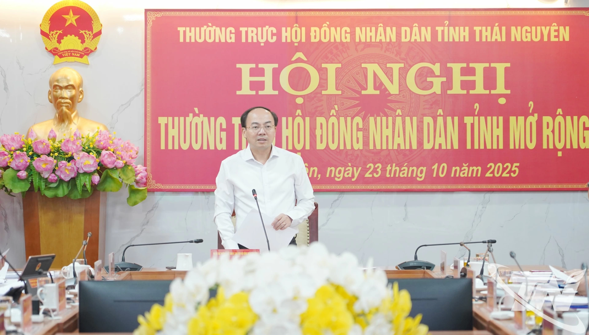 Đồng chí Chủ tịch HĐND tỉnh Nguyễn Đăng Bình phát biểu kết luận Hội nghị.