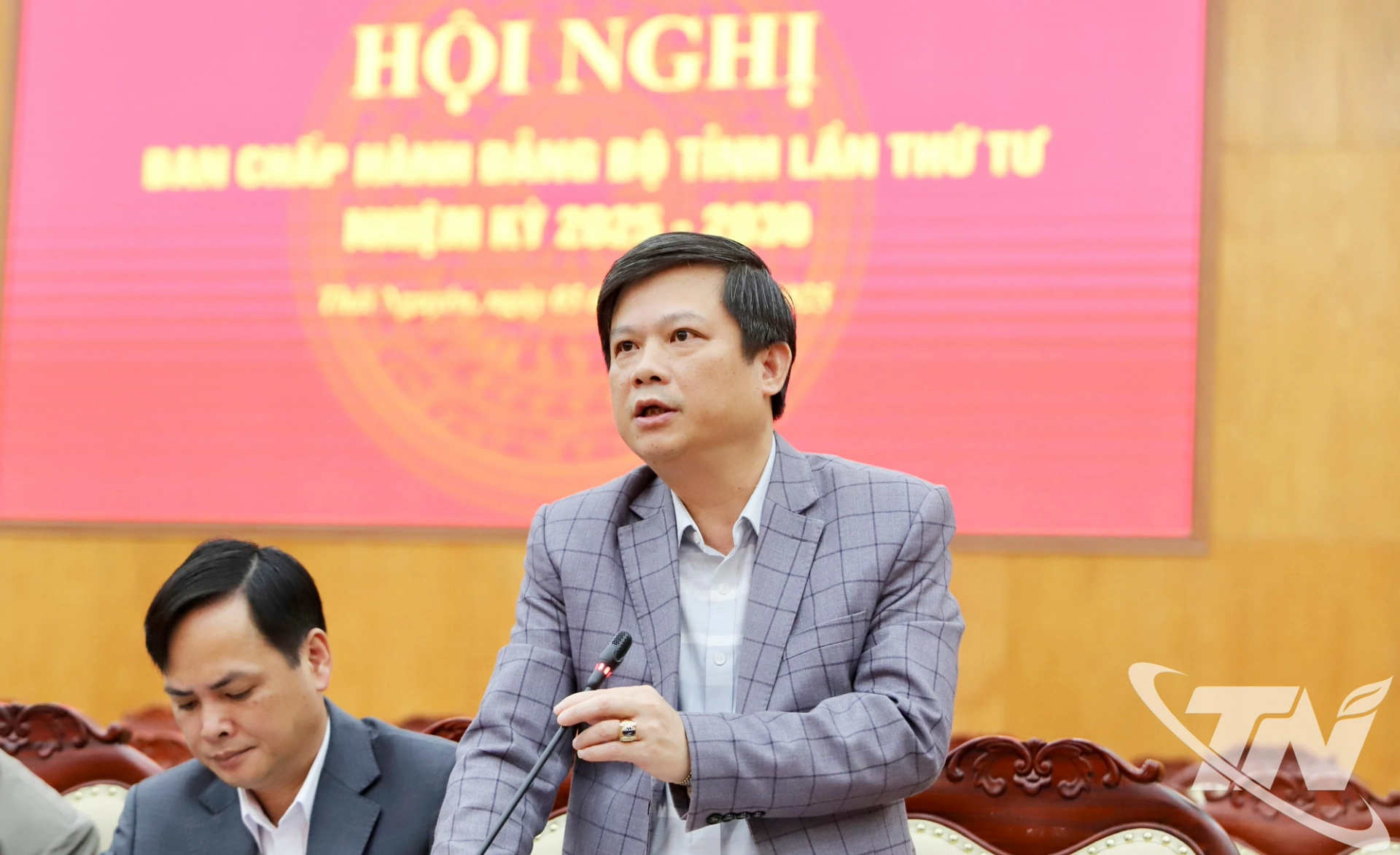 Các đại biểu thảo luận tại Hội nghị.