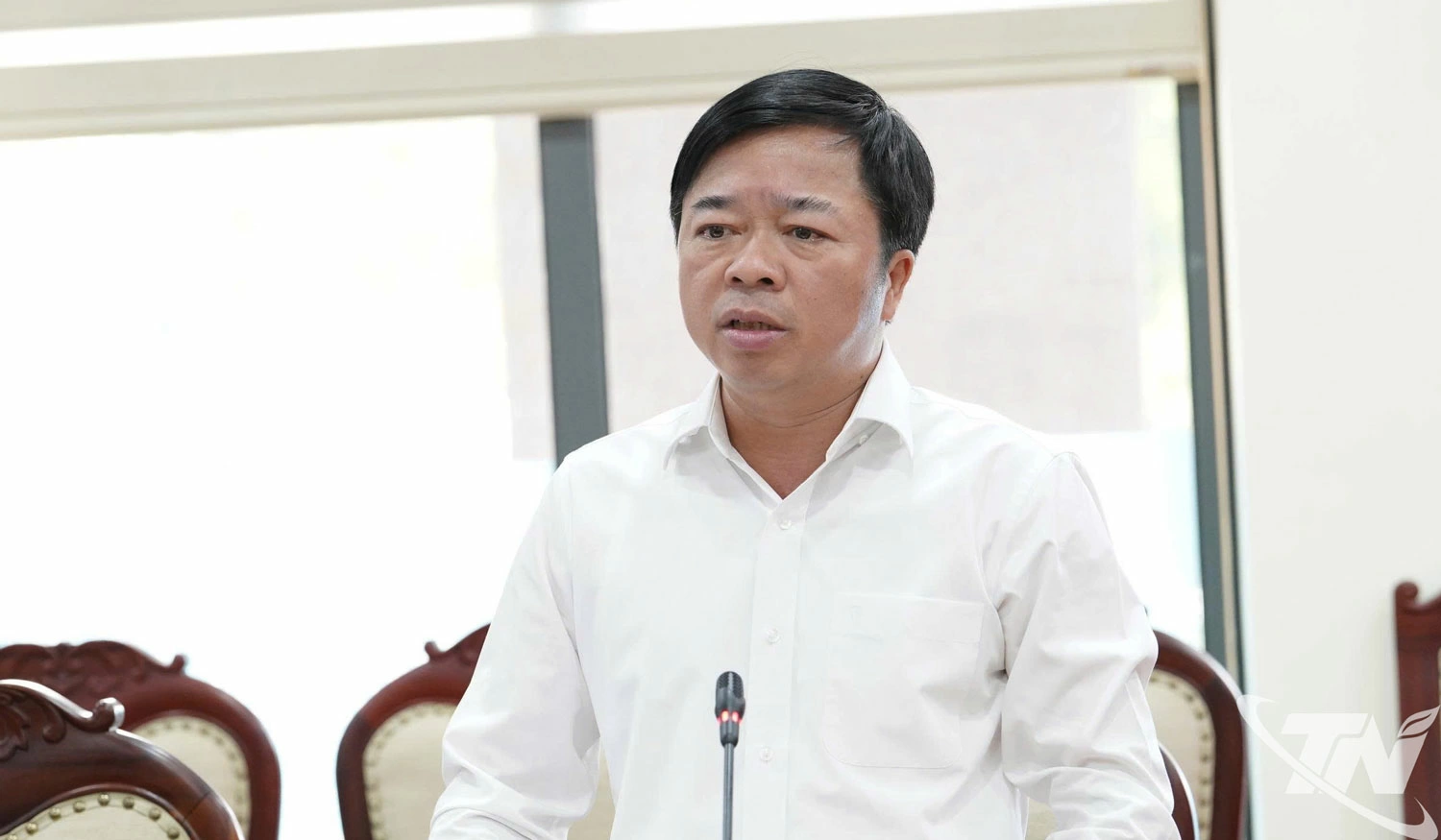 Đồng chí Bùi Văn Lương, Ủy viên Ban Thường vụ Tỉnh ủy, Phó Chủ tịch UBND tỉnh, phát biểu tại Hội nghị