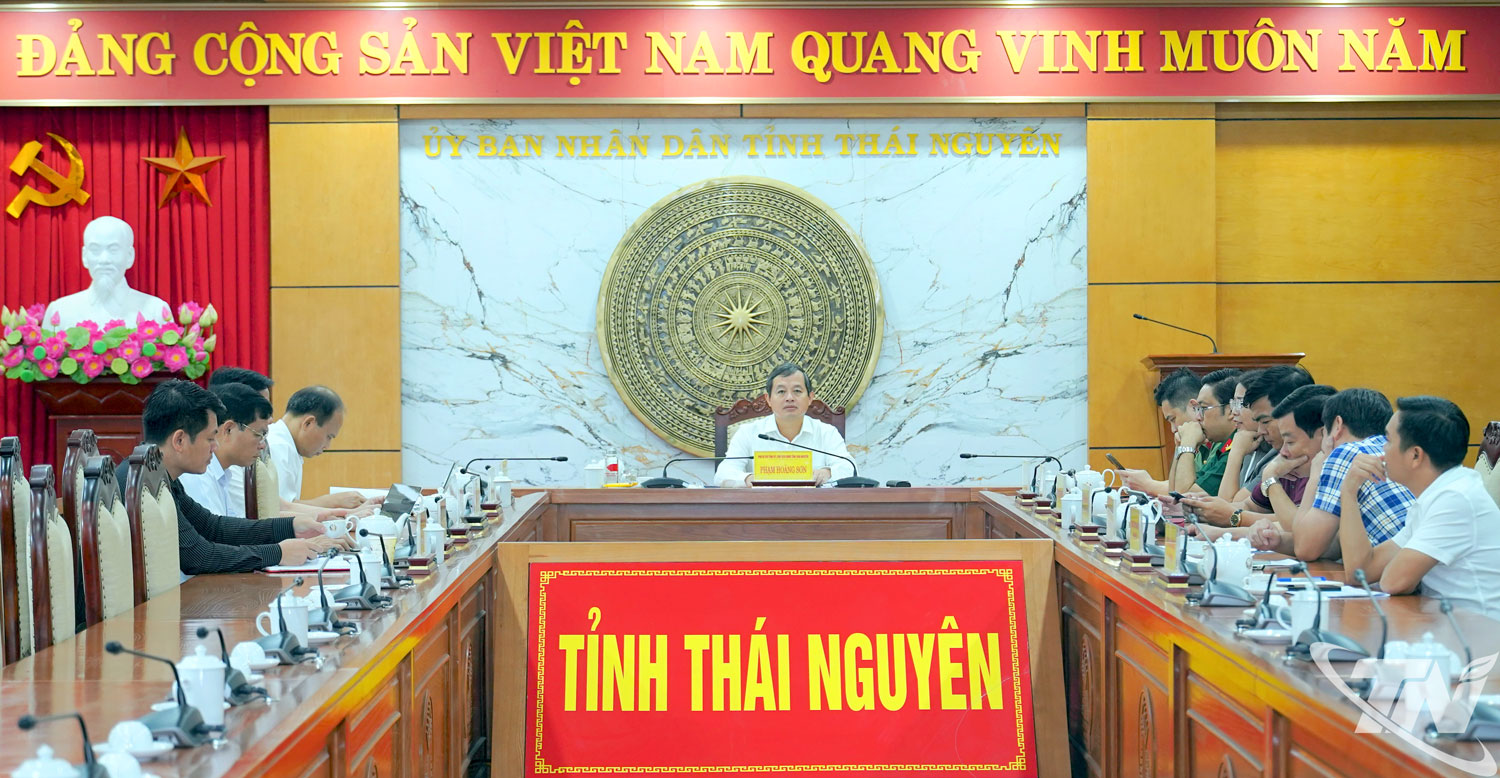 Đồng chí Phạm Hoàng Sơn, Phó Bí thư Tỉnh ủy, Chủ tịch UBND tỉnh chủ trì tại Điểm cầu UBND tỉnh Thái Nguyên