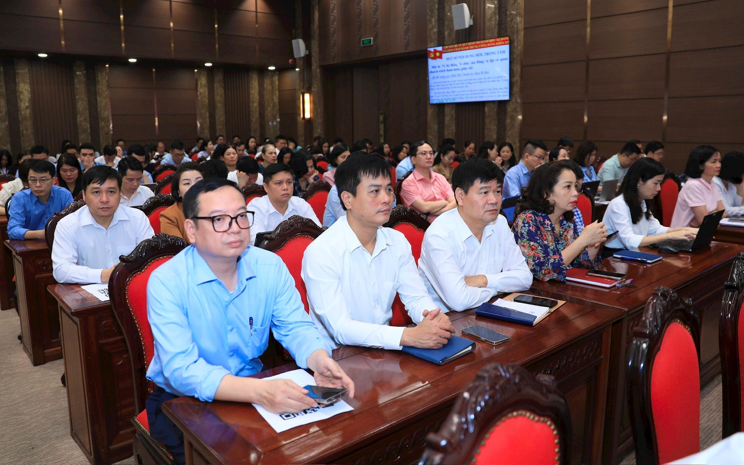 Các đại biểu dự tại điểm cầu Thành ủy Hà Nội. Ảnh: Quang Thái
