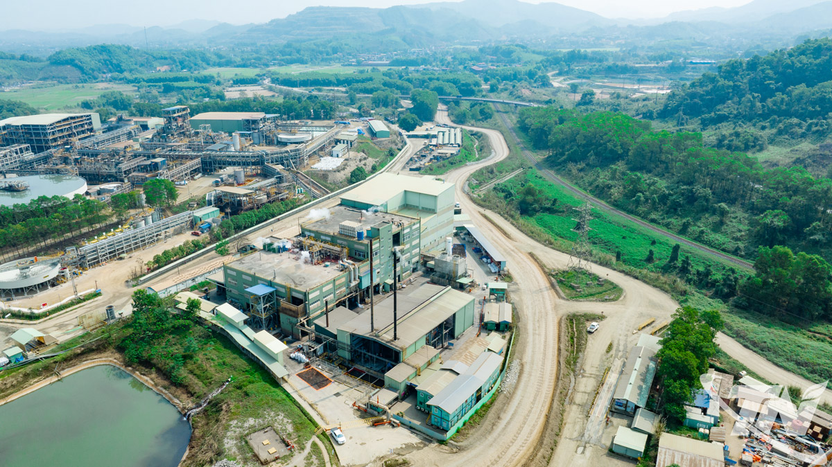 Quang cảnh Nhà máy Chế biến khoáng sản Núi Pháo (MHT).