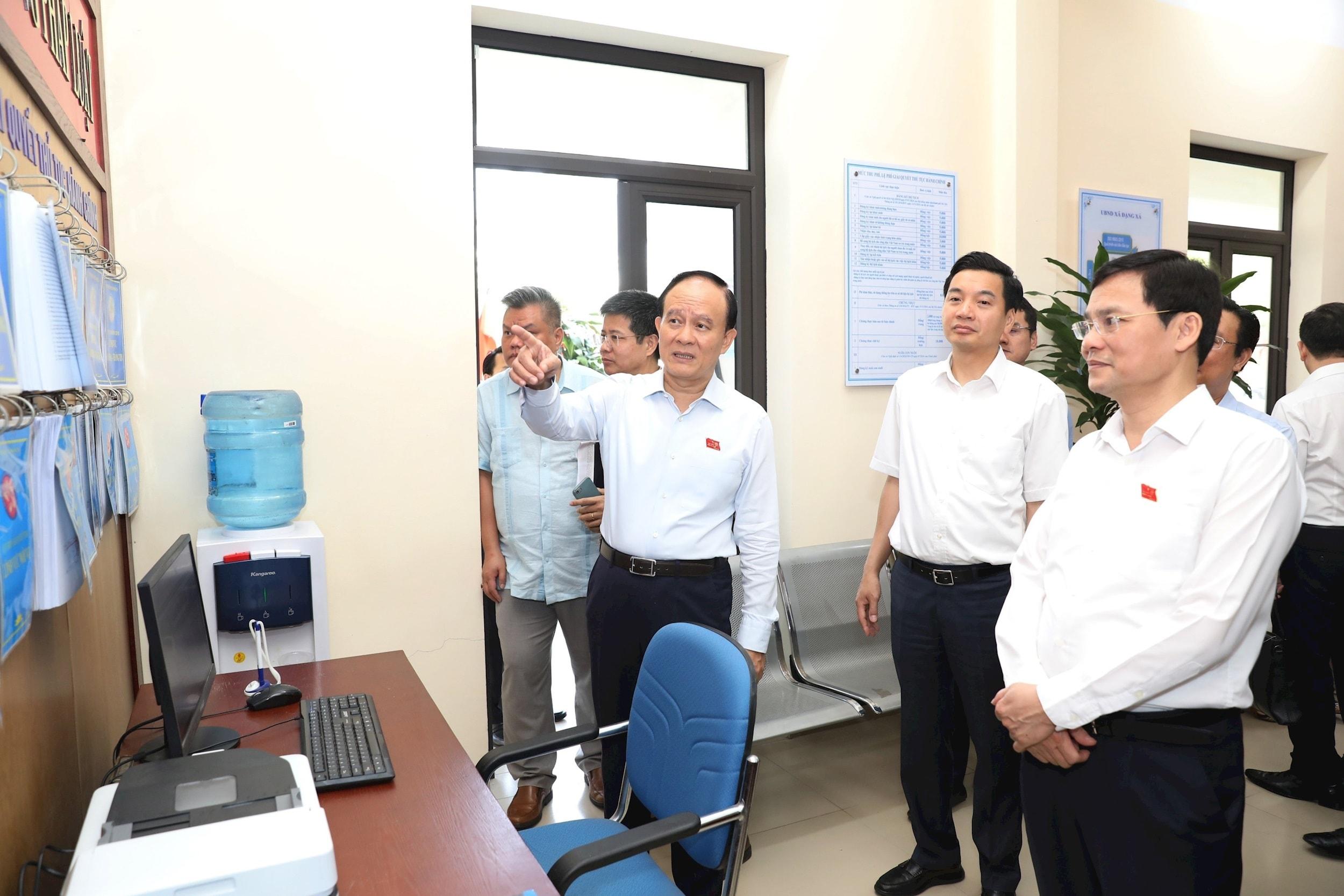 Trong nhiệm kỳ, Thường trực HĐND thành phố tiến hành nhiều cuộc giám sát chuyên đề theo hình thức trực tiếp tại địa bàn, đơn vị. Ảnh: Lê Hải