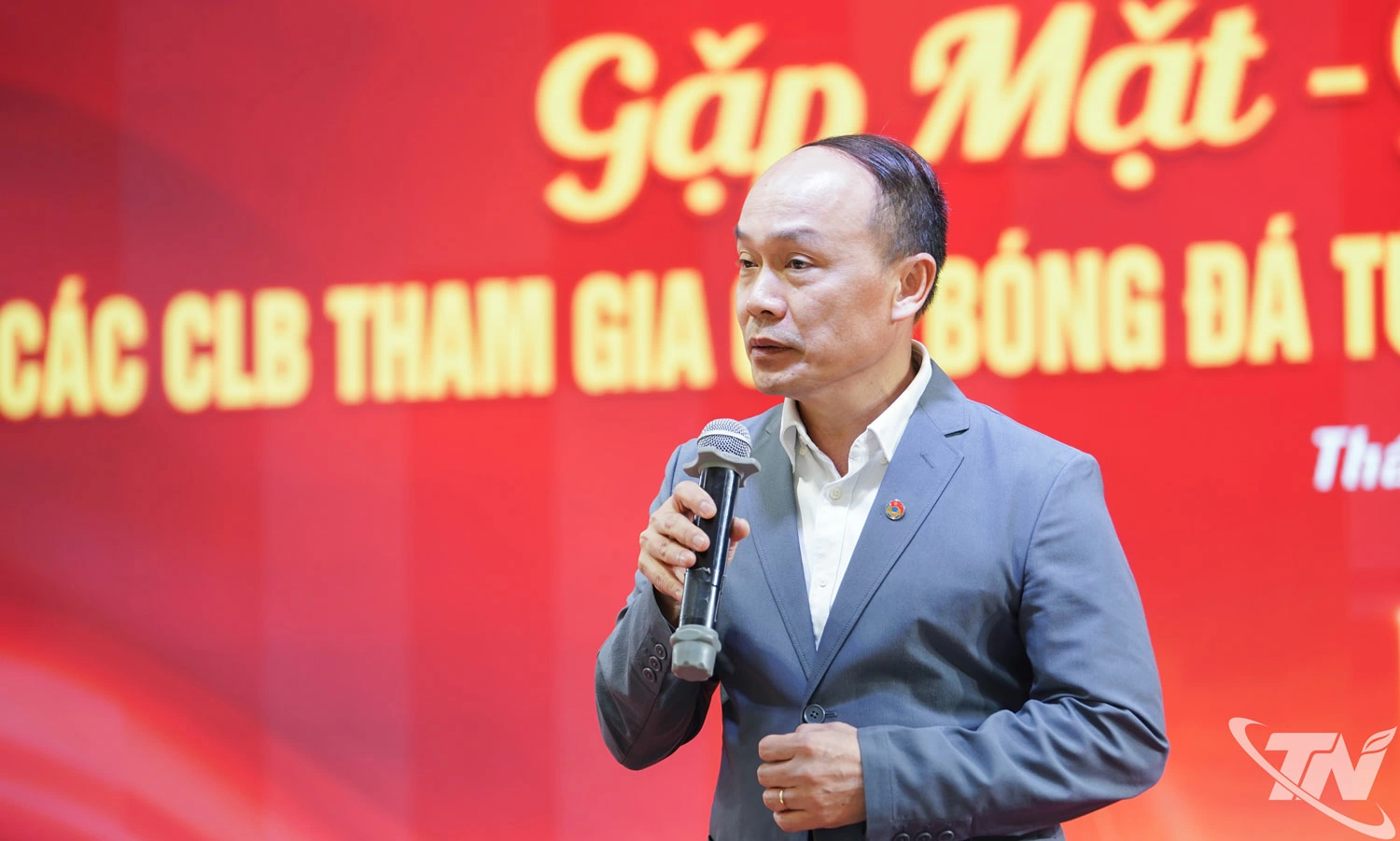 L&atilde;nh đạo Li&ecirc;n đo&agrave;n B&oacute;ng đ&aacute; Việt Nam ph&aacute;t biểu tại buổi gặp mặt