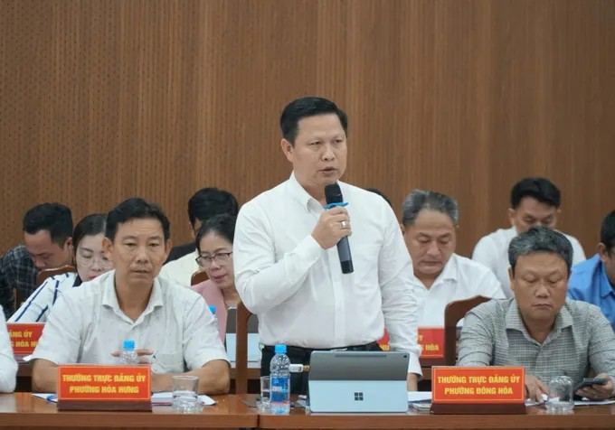 Đồng chí Võ Trọng Tài, Chủ tịch UBND phường Đông Hòa báo cáo kết quả 9 tháng đầu năm 2026 của địa phương