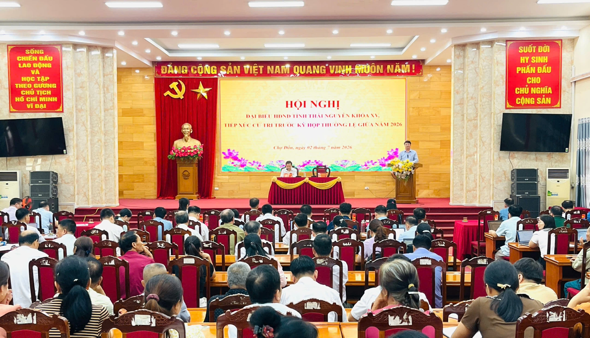 Tổ đại biểu số 7 HĐND tỉnh tiếp xúc cử tri 6 xã huyện Chợ Đồn cũ.