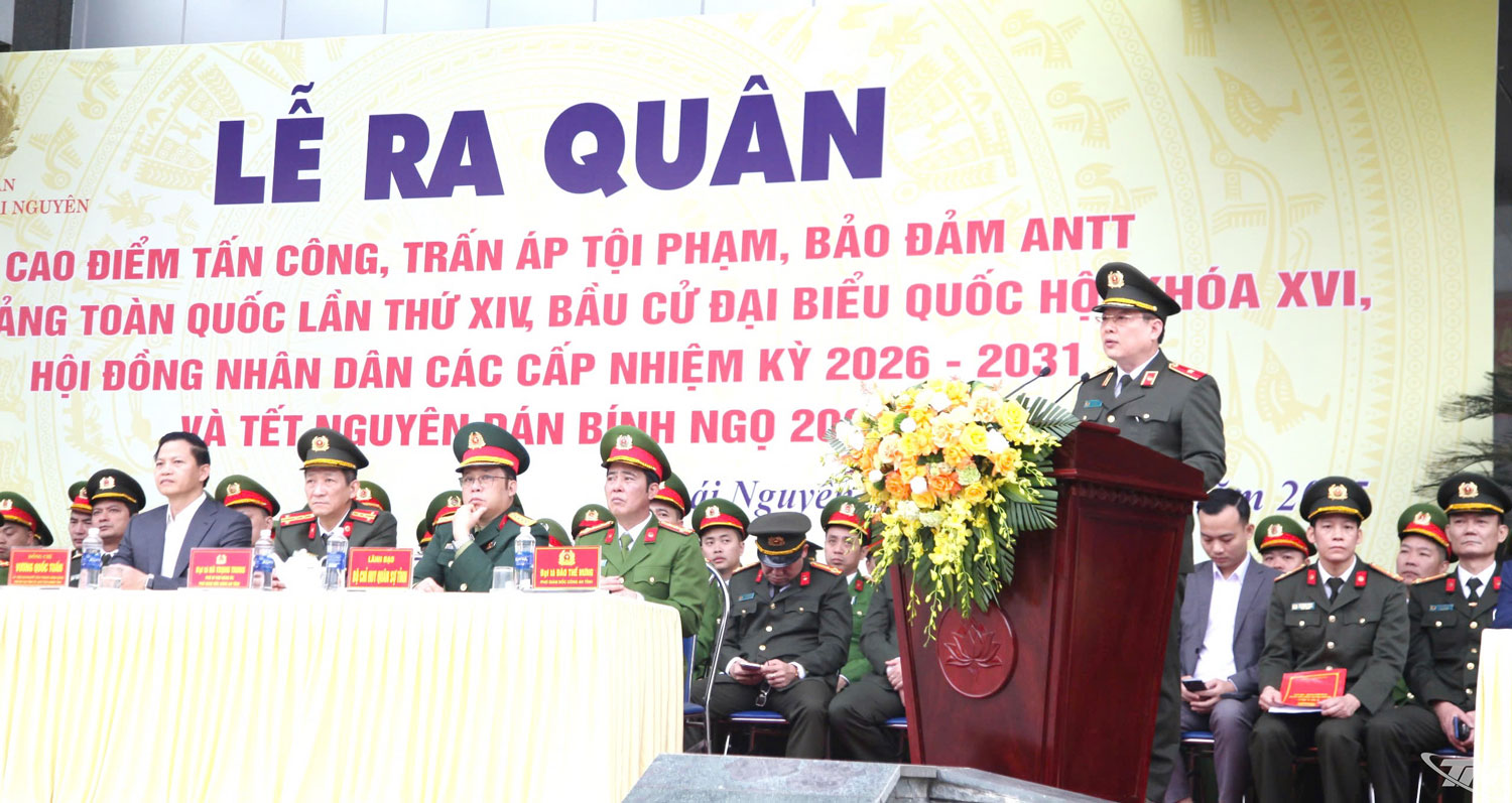 Thiếu tướng B&ugrave;i Đức Hải- Gi&aacute;m đốc C&ocirc;ng an t&igrave;nh ph&aacute;t biểu chỉ đạo tại Lễ ra qu&acirc;n cao điểm tấn c&ocirc;ng trấn &aacute;p tội phạm, bảo đảm ANTT Đại hội lần thứ XIV của Đảng.