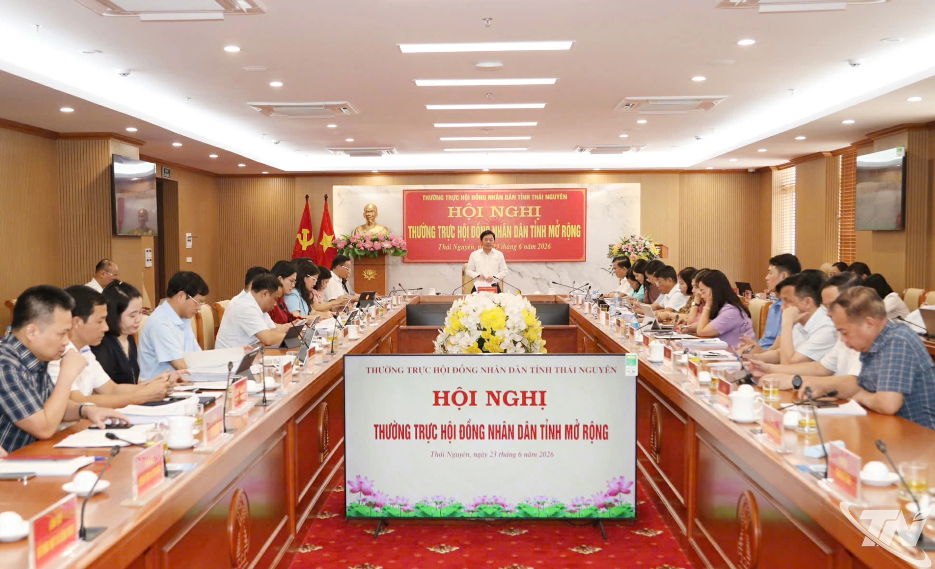 Đồng chí Bùi Văn Lương, Phó Bí thư Tỉnh ủy, Chủ tịch HĐND tỉnh chủ trì hội nghị.