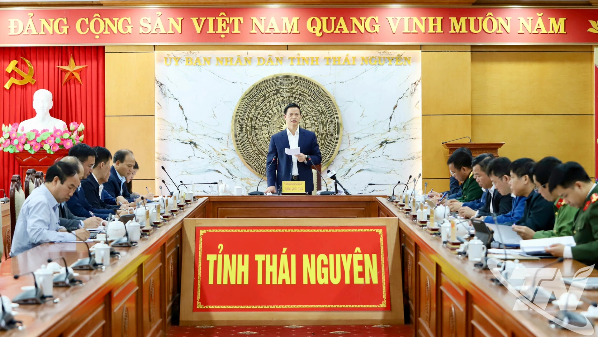 Đồng chí Chủ tịch UBND tỉnh Vương Quốc Tuấn chủ trì Hội nghị.