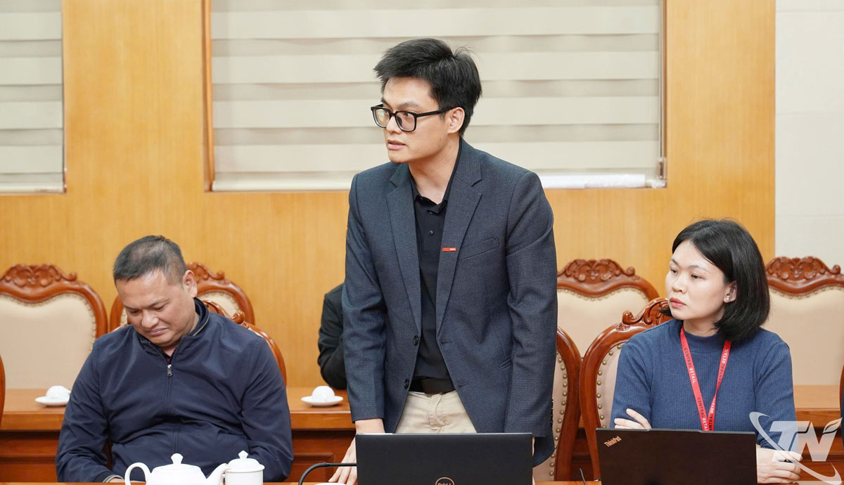 Đại diện chủ đầu tư ph&aacute;t biểu &yacute; kiến tại cuộc họp