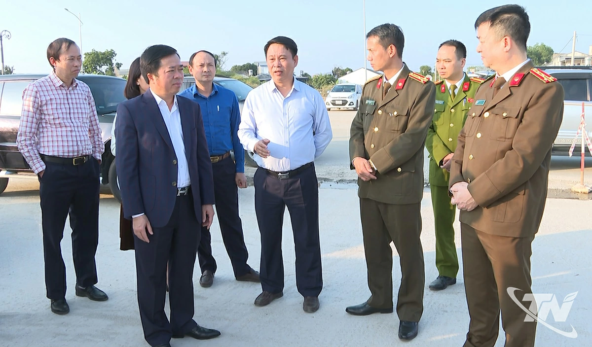 Đồng chí Phó Chủ tịch UBND tỉnh Bùi Văn Lương kiểm tra tuyến đường Bắc Sơn