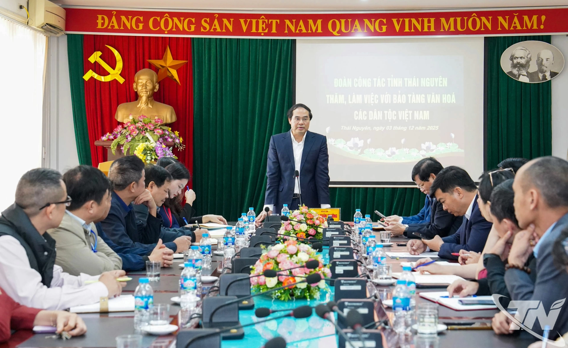 Đồng chí Bí thư Tỉnh ủy Thái Nguyên Trịnh Xuân Trường chủ trì buổi làm việc với Bảo tàng Văn hóa các dân tộc Việt Nam.