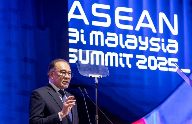 Thủ tướng Malaysia Anwar bin Ibrahim nhấn mạnh tầm nhìn của Malaysia không chỉ là bắt kịp thế giới mà còn dẫn đầu trong việc đưa ra một mô hình đổi mới AI dựa trên niềm tin và các giá trị của Đông Nam Á - Ảnh: Malaymail