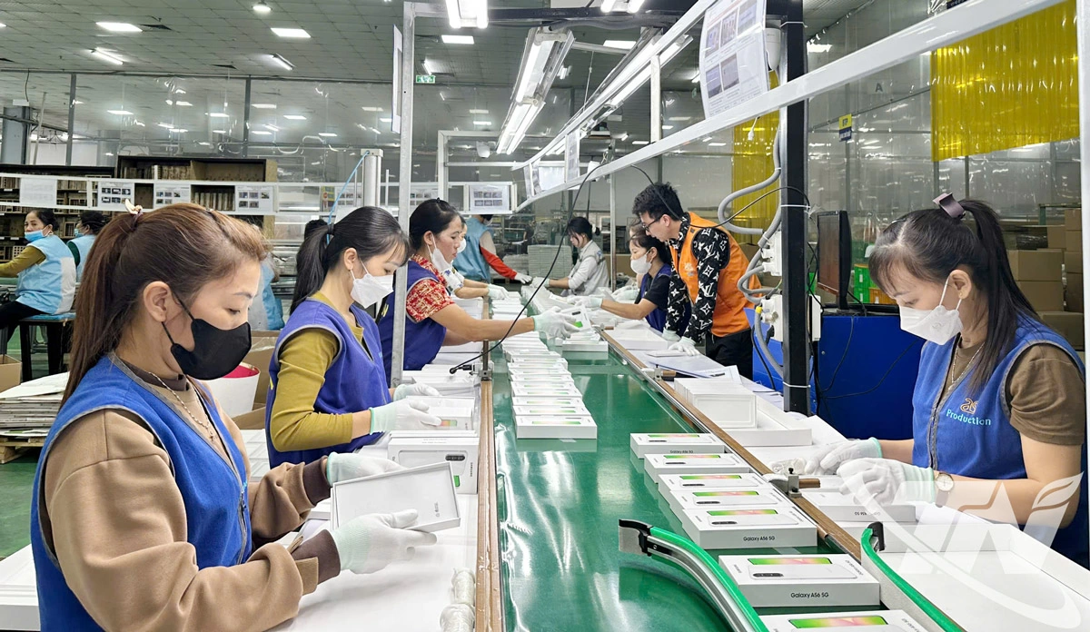 Sản xuất vỏ bao bì điện thoại tại Công ty TNHH Doosun Việt Nam (Cụm công nghiệp Nguyên Gon).