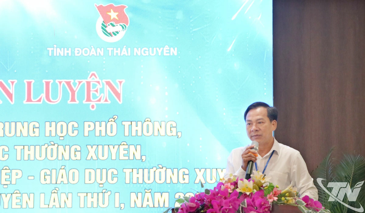 Lãnh đạo Sở Giáo dục và Đào tạo Thái Nguyên phát biểu tại lễ khai mạc