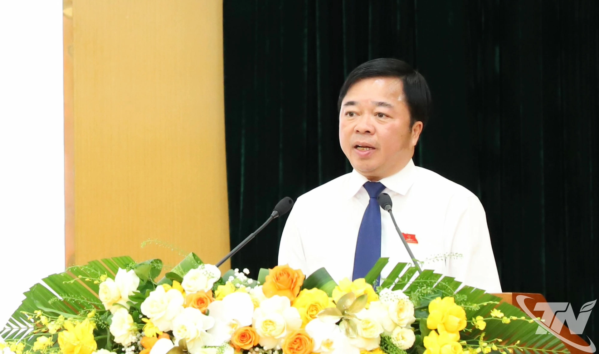 Đồng chí Bùi Văn Lương, Phó Bí thư Tỉnh ủy, Chủ tịch HĐND tỉnh, phát biểu tại Kỳ họp.