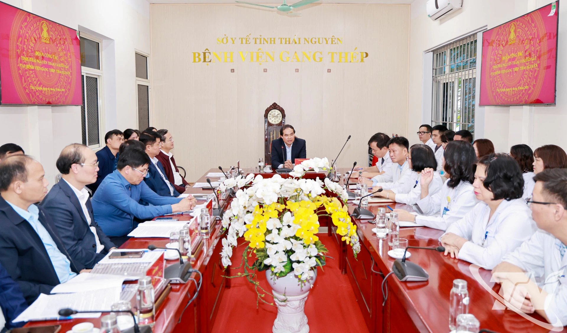 Đồng chí Bí thư Tỉnh ủy Trịnh Xuân Trường cùng Đoàn công tác của tỉnh làm việc với Bệnh viện Gang Thép Thái Nguyên.