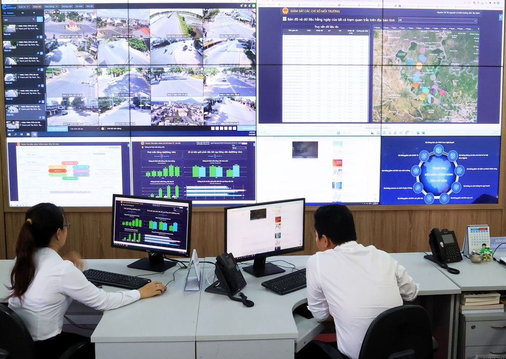 Trung tâm Giám sát Dịch vụ hành chính công tỉnh Tây Ninh. Ảnh: Hồng Đạt/TTXVN