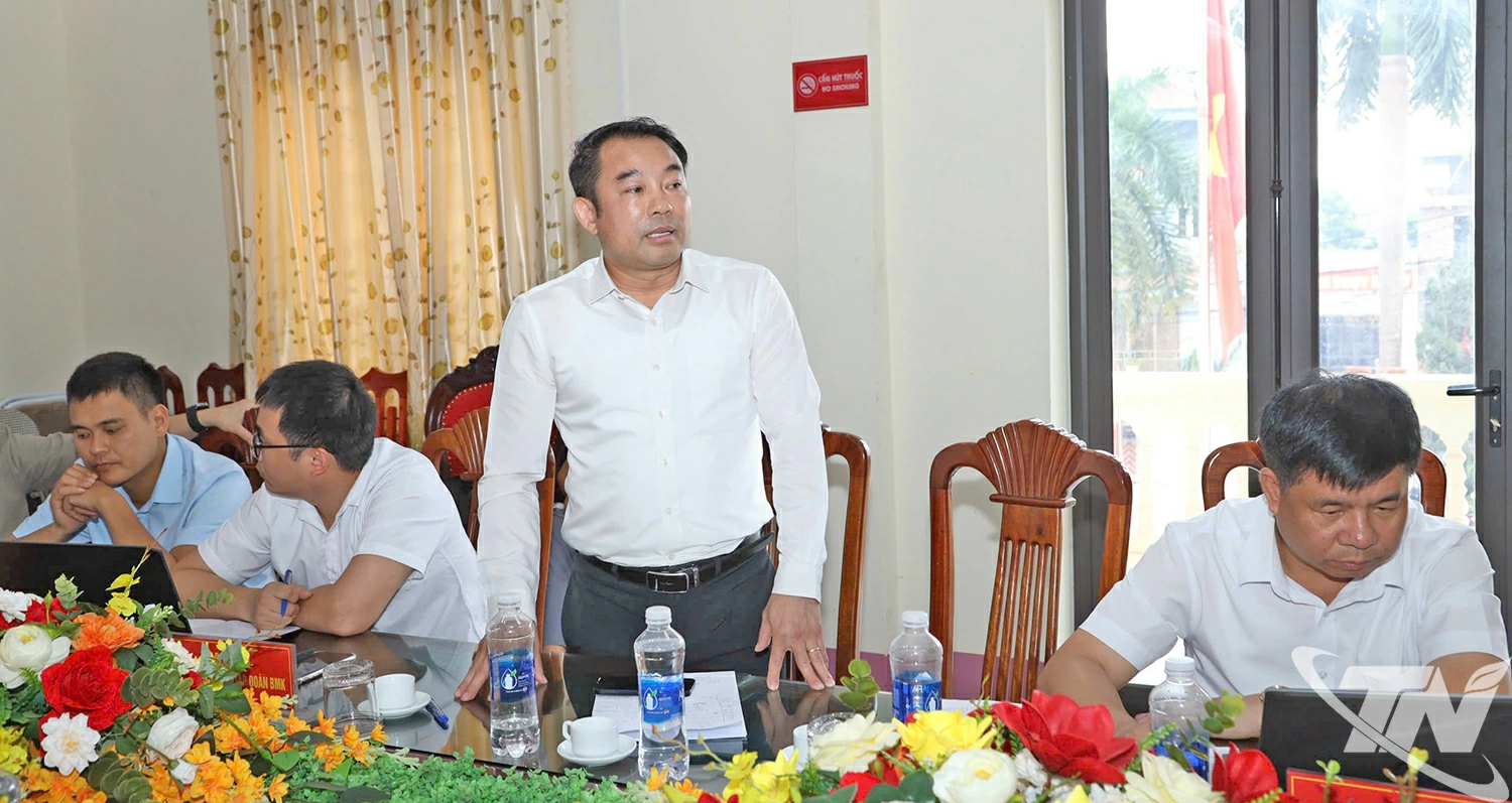 Đại biểu phát biểu ý kiến tại cuộc họp.