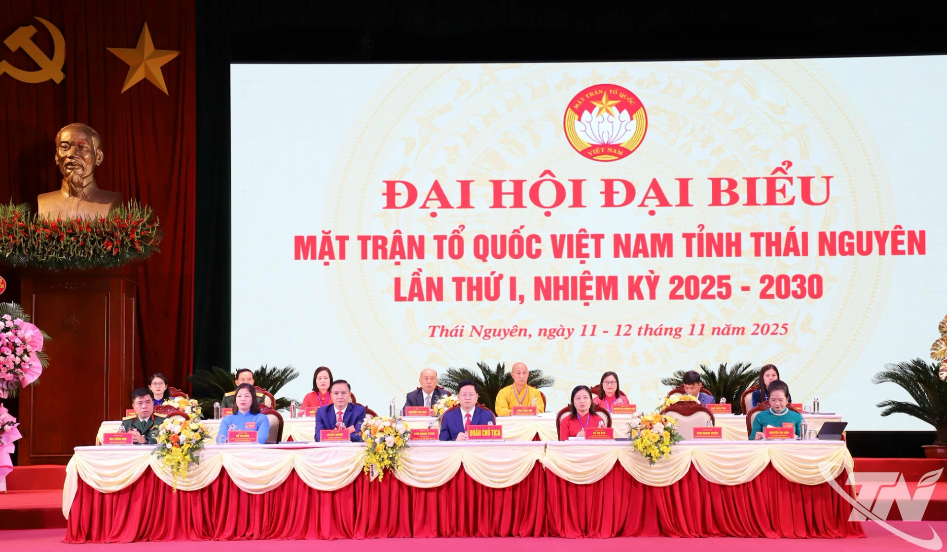 Đoàn Chủ tịch điều hành Đại hội.