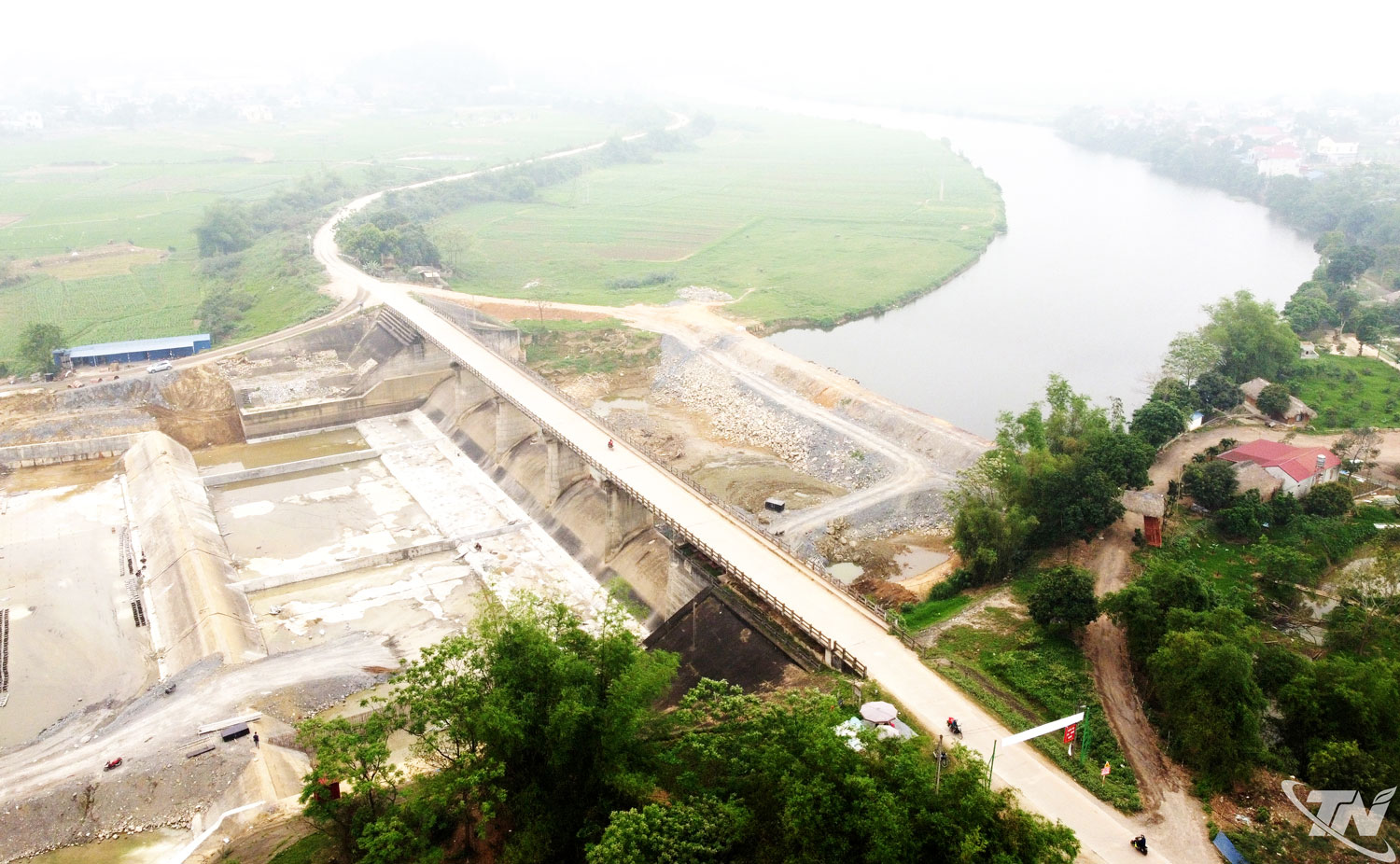 Các hạng mục chống lũ dọc sông Cầu và trên tuyến đê Gang Thép được đẩy nhanh tiến độ thi công.