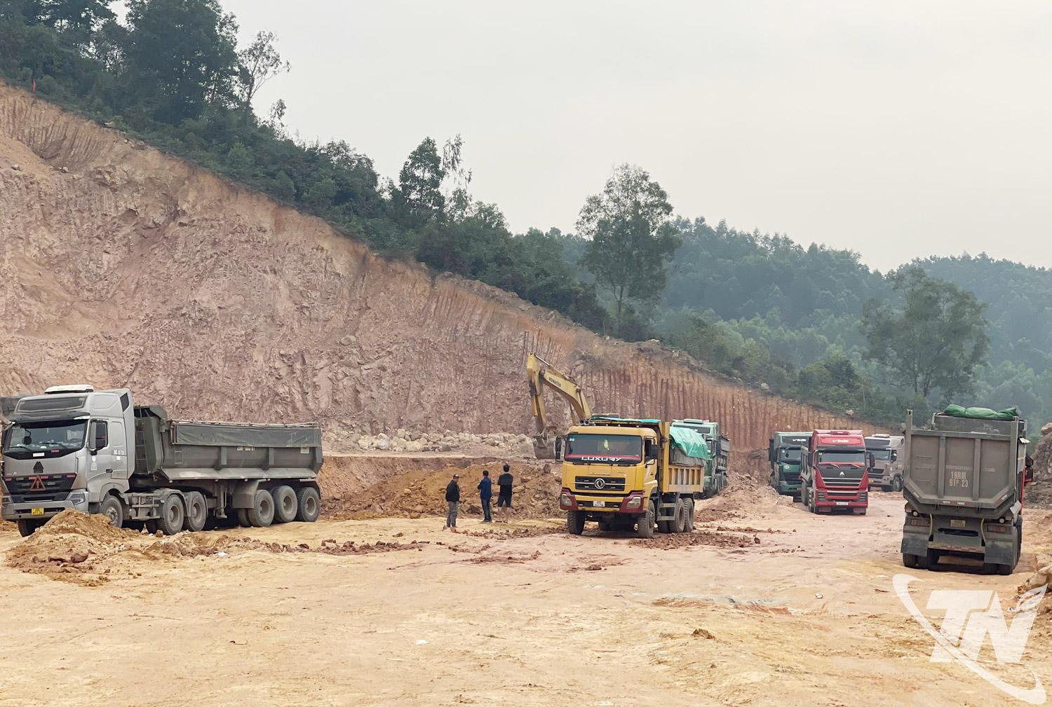 Công ty TNHH Một thành viên Trọng Khôi giảm 60% lượng xe vận chuyển đất, chủ động thích ứng để tiết giảm chi phí.