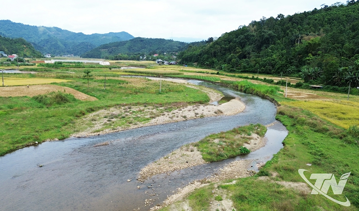 Nhiều diện tích đất nông nghiệp gần sông, suối ở xã Thượng Minh bị sạt lở.