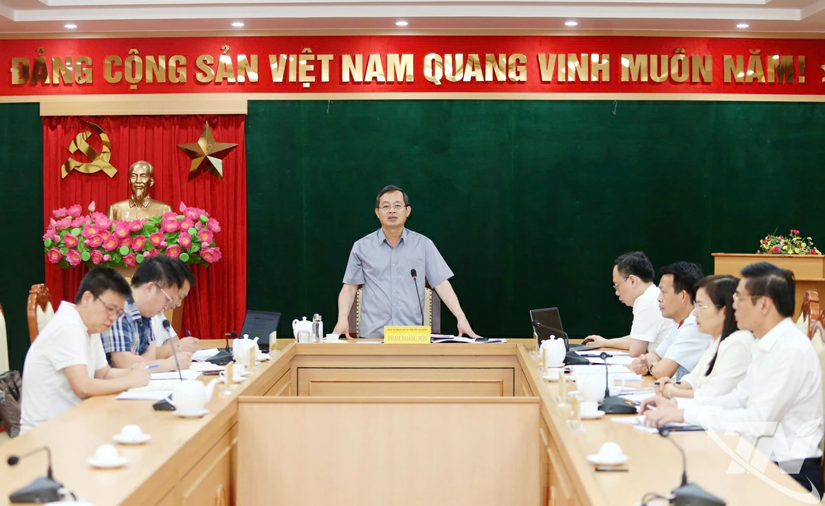 Đồng chí Chủ tịch UBND tỉnh Phạm Hoàng Sơn chủ trì buổi tiếp công dân định kỳ.