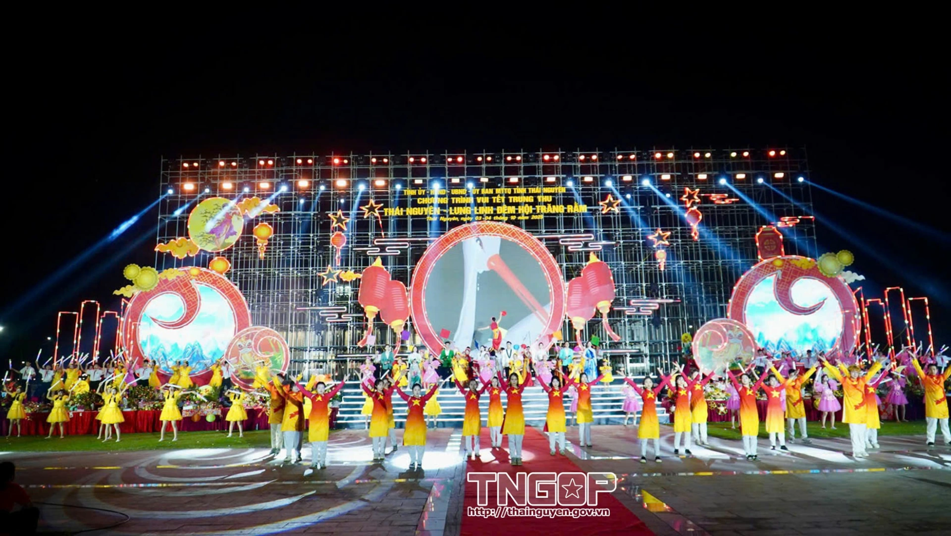 Không khí rộn ràng của Chương trình vui tết Trung thu tại Quảng trường Vạn Xuân 