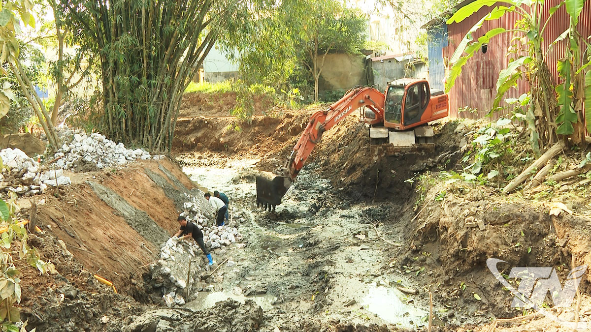 Triển khai thi công cống thoát nước tại địa phận tổ 1 (phường Gia Sàng).