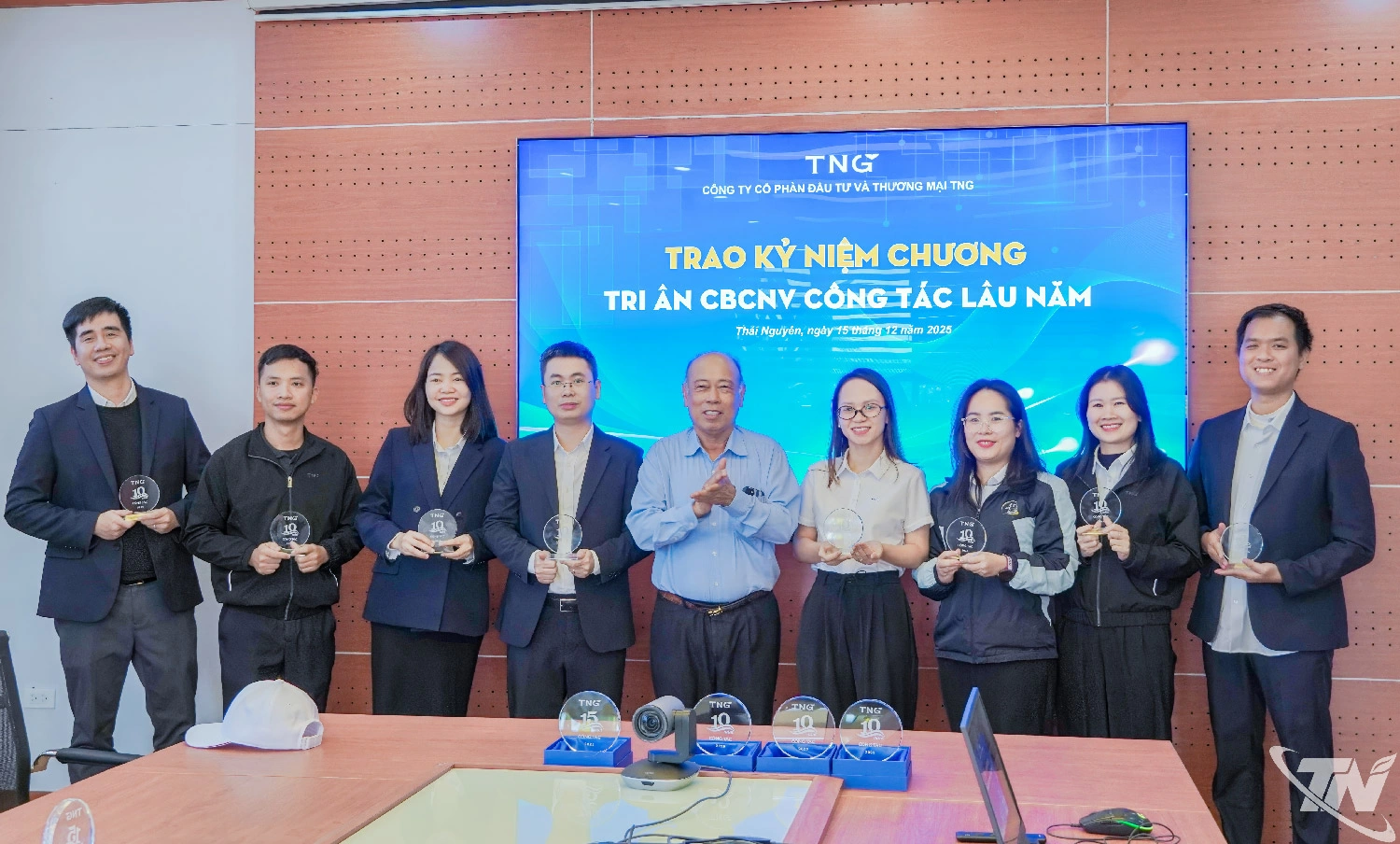 Lãnh đạo Công ty TNG tri ân cán bộ, công nhân viên có nhiều năm gắn bó với doanh nghiệp.