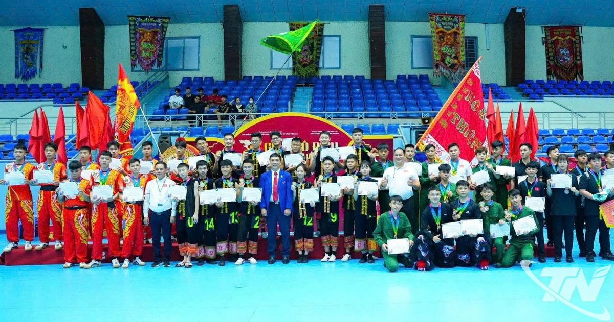 Câu lạc bộ Long Nghĩa Đường Thái Nguyên đoạt Huy chương Vàng nội dung múa rồng truyền thống.