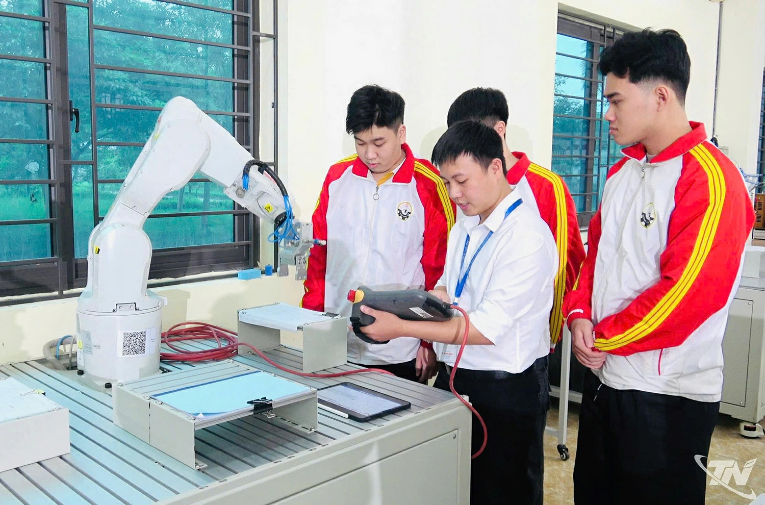 Hoạt động giảng dạy theo hướng thực h&agrave;nh gi&uacute;p sinh vi&ecirc;n r&egrave;n kỹ năng, h&igrave;nh th&agrave;nh tư duy đổi mới s&aacute;ng tạo ngay tr&ecirc;n giảng đường.  