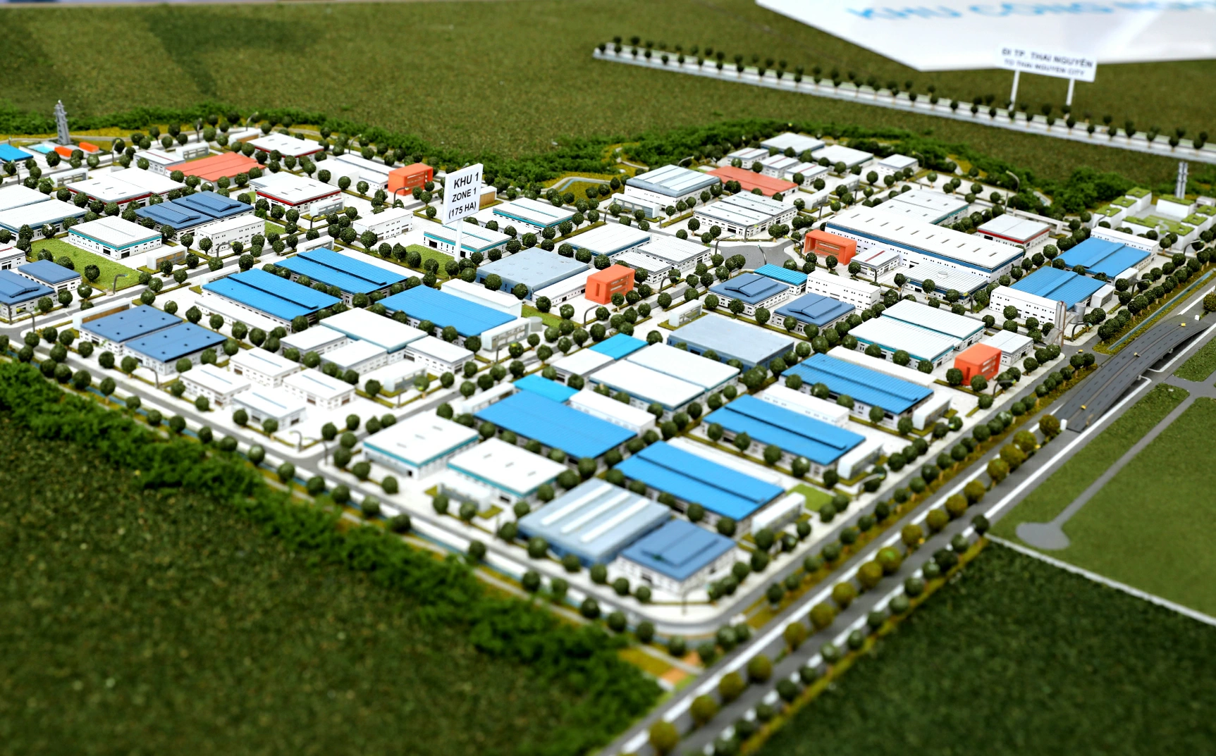 Khu công nghiệp Sông Công II giai đoạn 2 (với tổng diện tích quy hoạch gần 300ha, có vị trí chiến lược và hạ tầng kỹ thuật hiện đại) đang trở thành lựa chọn hấp dẫn đối với các nhà đầu tư trong các lĩnh vực công nghệ cao, điện tử, năng lượng sạch và công nghiệp hỗ trợ. Trong ảnh: Phối cảnh Khu công nghiệp Sông Công II giai đoạn 2.