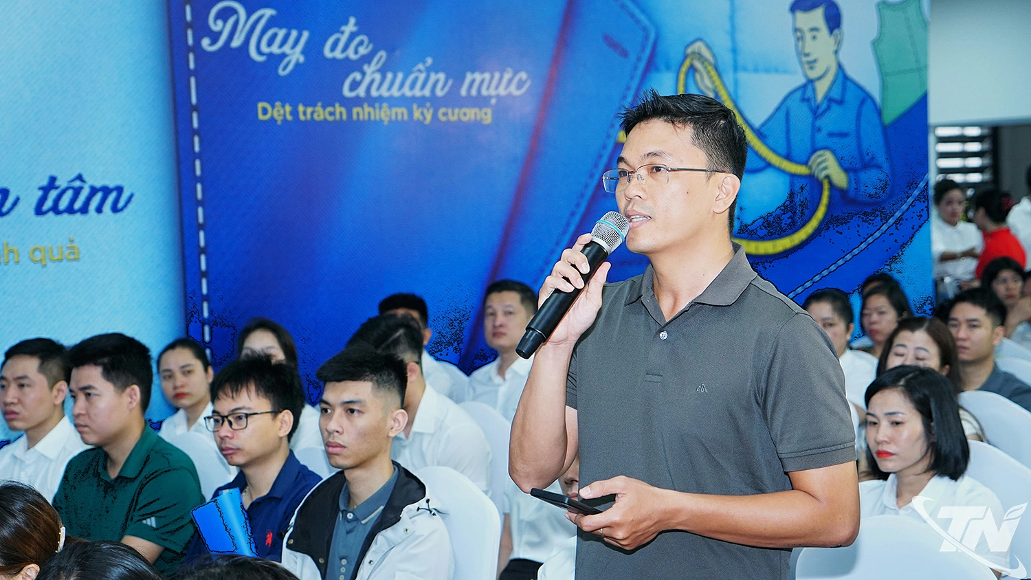 Cổ đông phát biểu ý kiến tại Đại hội.