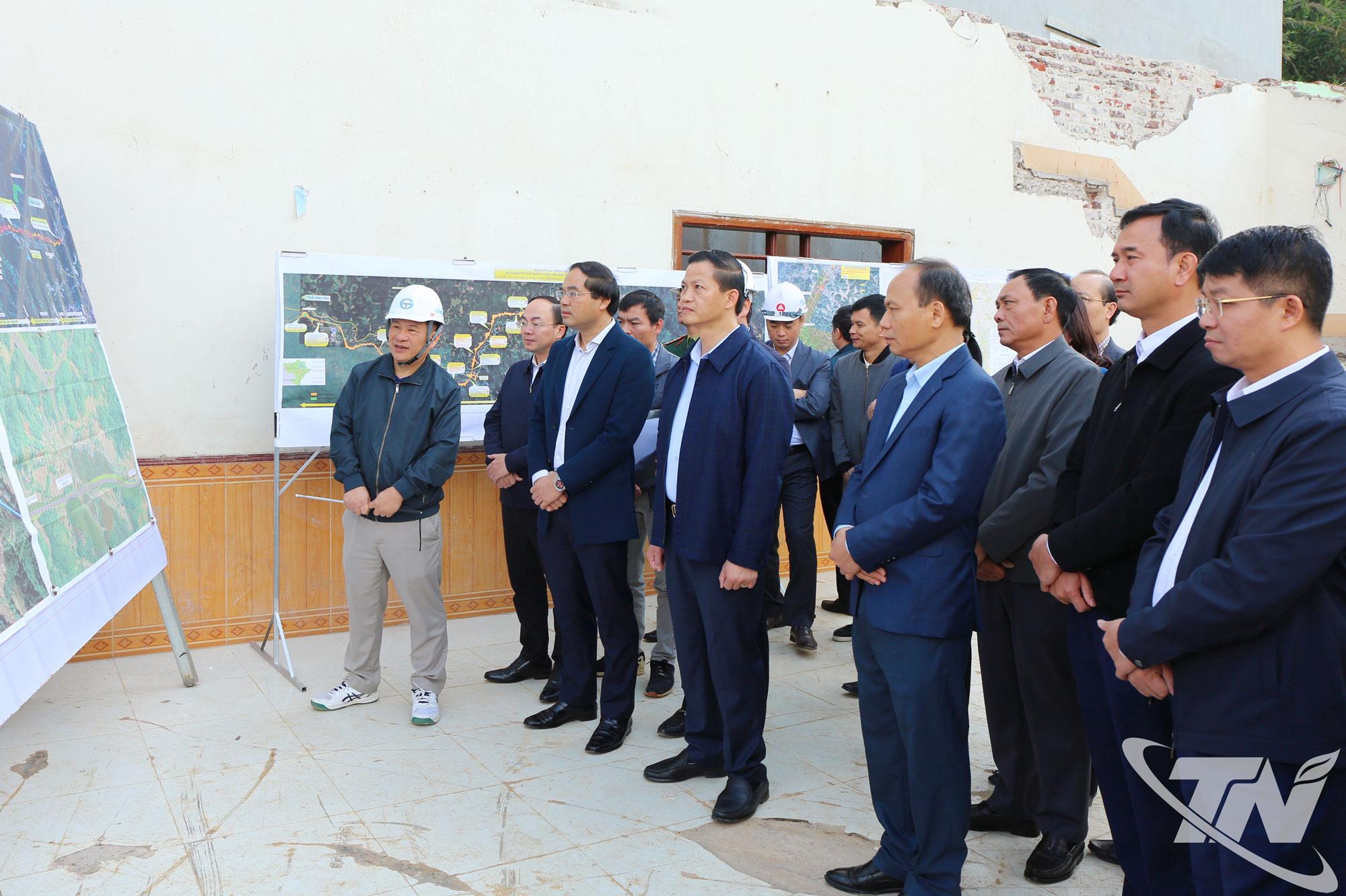 Đại diện chủ đầu tư báo cáo tiến độ thi công Dự án CT07 Chợ Mới – Bắc Kạn.