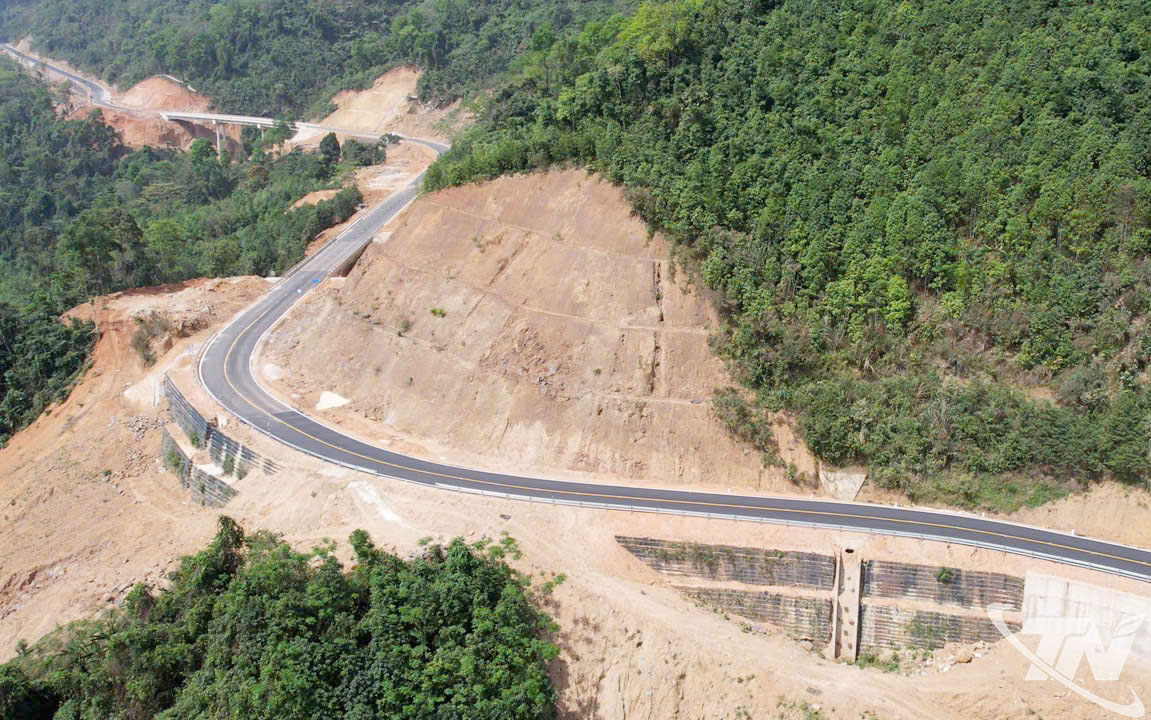 Tuyến đường từ Bắc Kạn đi hồ Ba Bể kết nối sang Na Hang, có chiều dài 76km, giúp khai thác tốt hơn tiềm năng du lịch và phát triển kinh tế - xã hội địa phương.