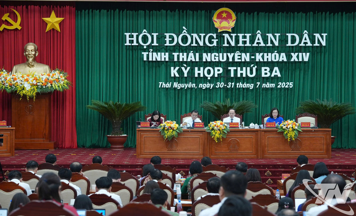 Thường trực HĐND tỉnh chủ tọa Kỳ họp.