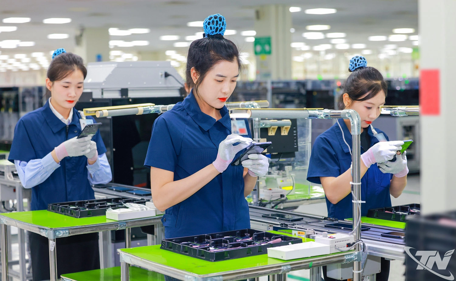 Sự hiện diện của Samsung đã góp phần làm thay đổi diện mạo kinh tế - xã hội Thái Nguyên. Trong ảnh: Sản xuất điện thoại di động tại Nhà máy Samsung Electronics Việt Nam Thái Nguyên (Khu công nghiệp Yên Bình).