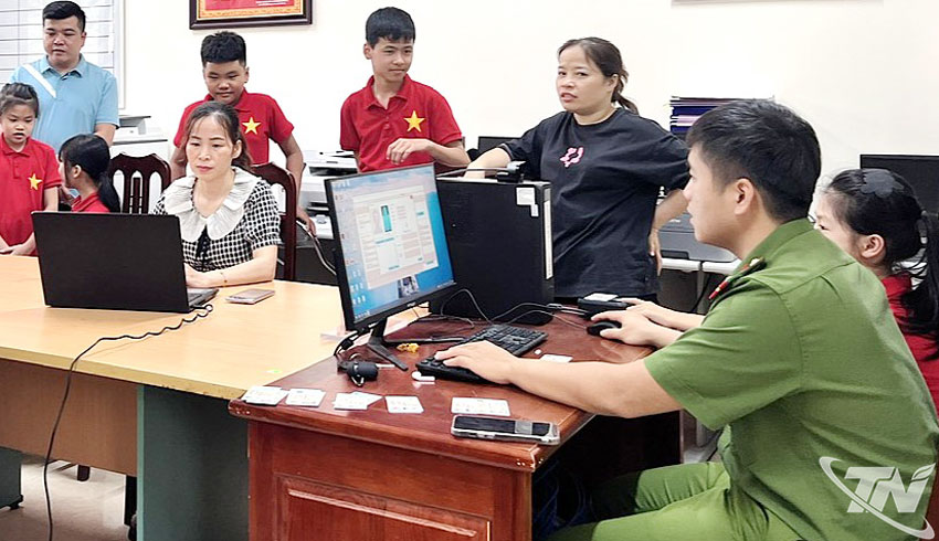 Cấp căn cước và tài khoản định danh điện tử mức 2 tại xã Phong Quang.