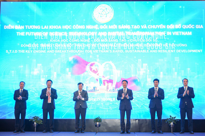 Công bố 5 sáng kiến trọng điểm tại Diễn đàn “Tương lai khoa học, công nghệ, đổi mới sáng tạo và chuyển đổi số quốc gia”. (Ảnh: THẾ ĐẠI).