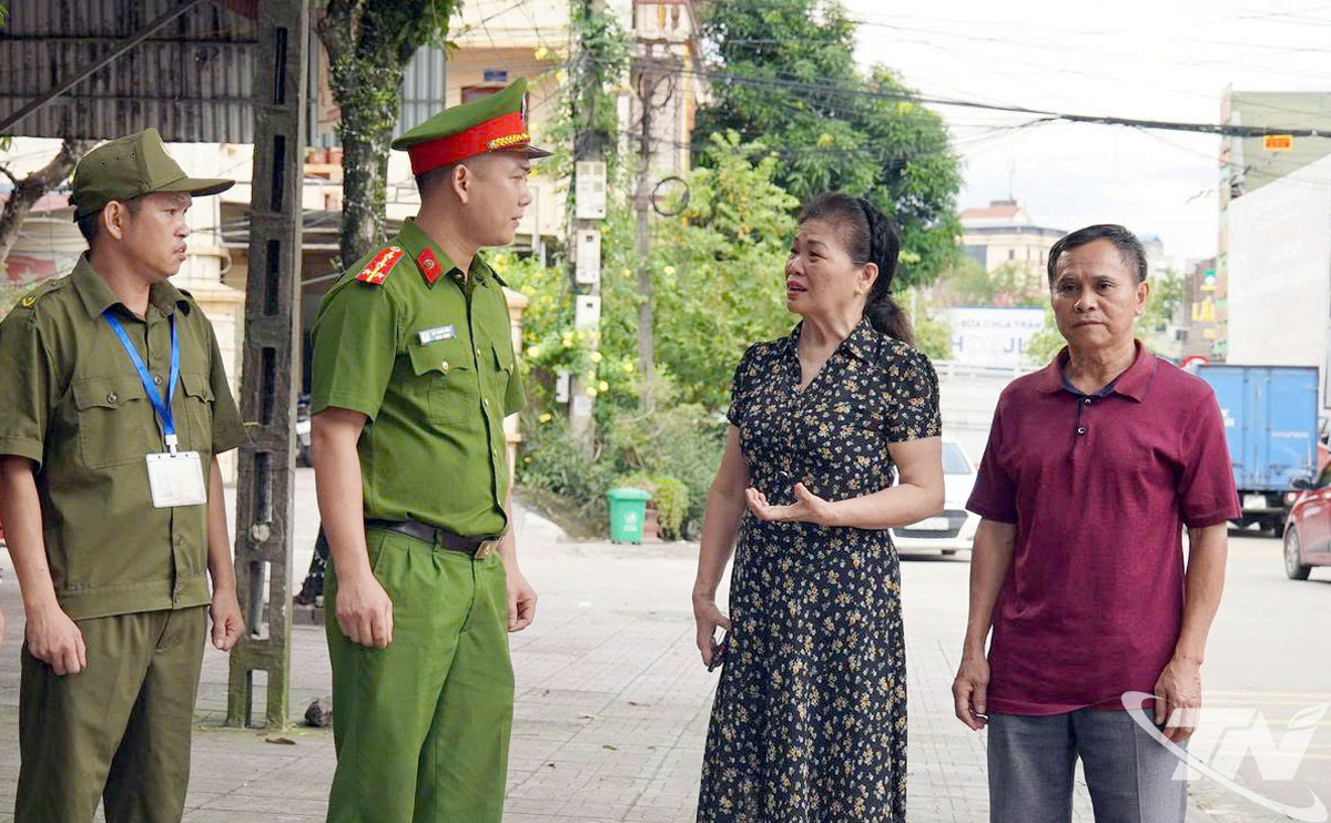 Công an phường Phan Đình Phùng phối hợp nắm tình hình an ninh trật tự.