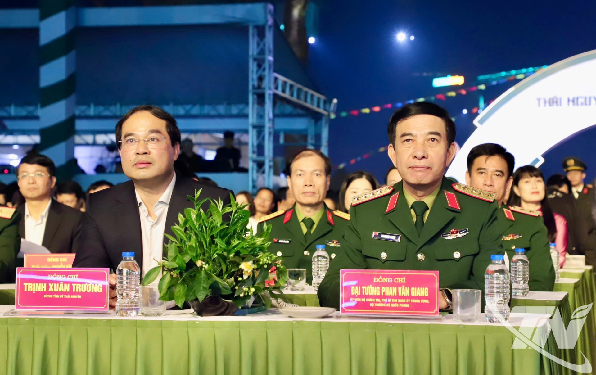 Đại tướng Phan Văn Giang, đồng ch&iacute; B&iacute; thư Tỉnh ủy Th&aacute;i Nguy&ecirc;n Trịnh Xu&acirc;n Trường v&agrave; c&aacute;c đại biểu dự Lễ khai mạc.