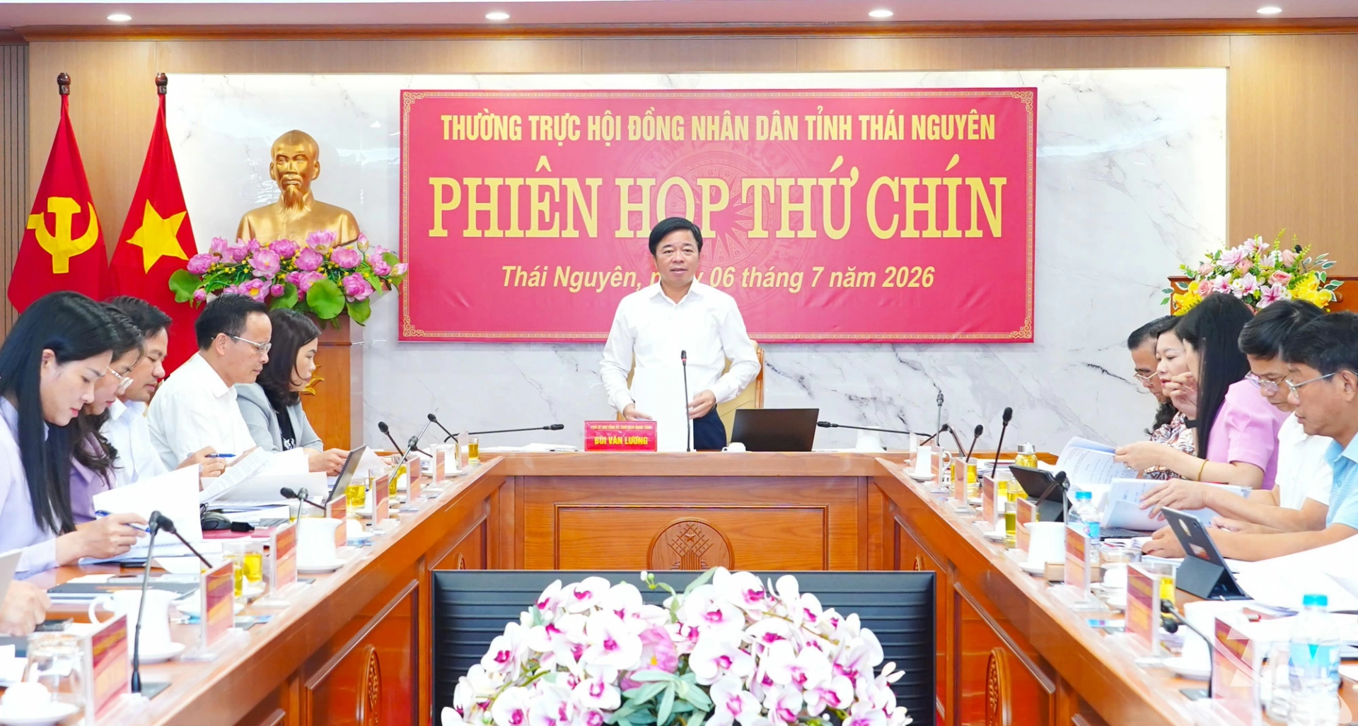 Đồng chí Bùi Văn Lương chủ trì Phiên họp.