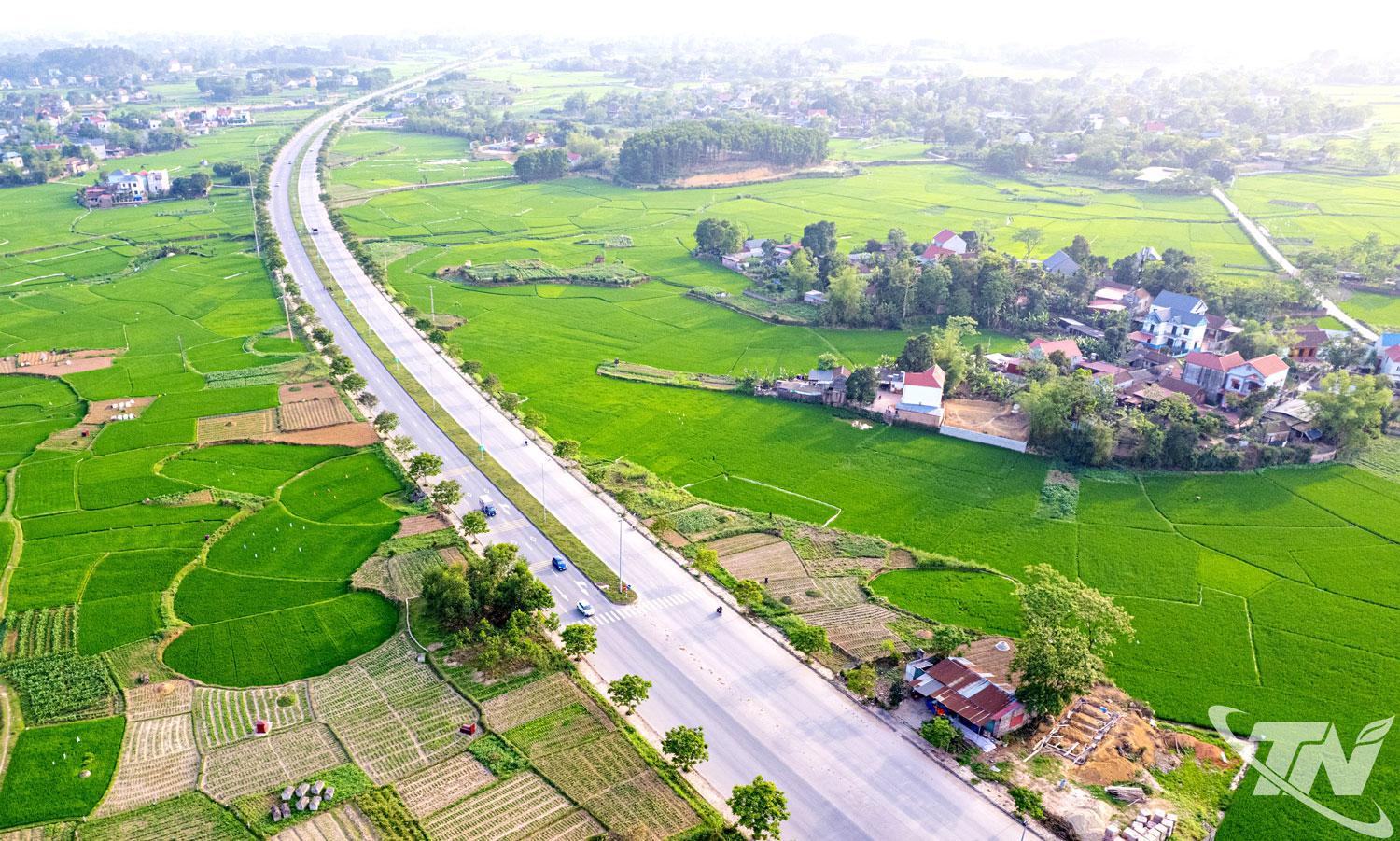 Thái Nguyên chú trọng phát triển hệ thống giao thông kết nối vùng. Trong ảnh: Tuyến đường Vành đai V qua địa bàn tỉnh.