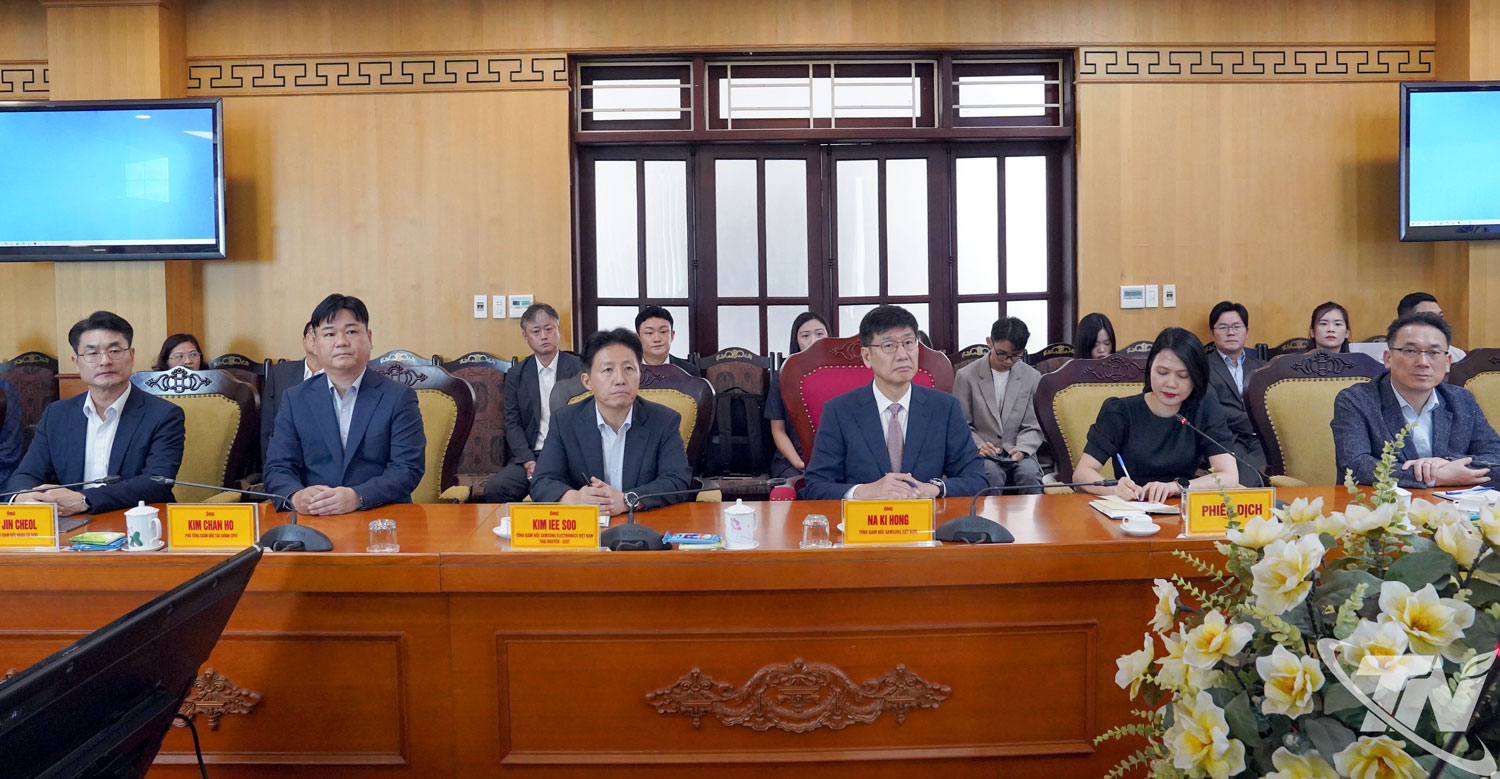 Các lãnh đạo cấp cao của Samsung Việt Nam tại buổi làm việc.