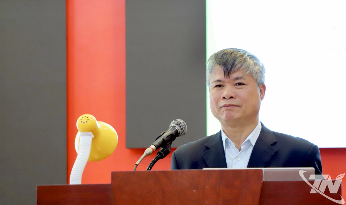 PGS.TS Trần Thanh Vân, nguyên Phó Giám đốc Đại học Thái Nguyên, trình bày báo cáo tại Hội nghị.