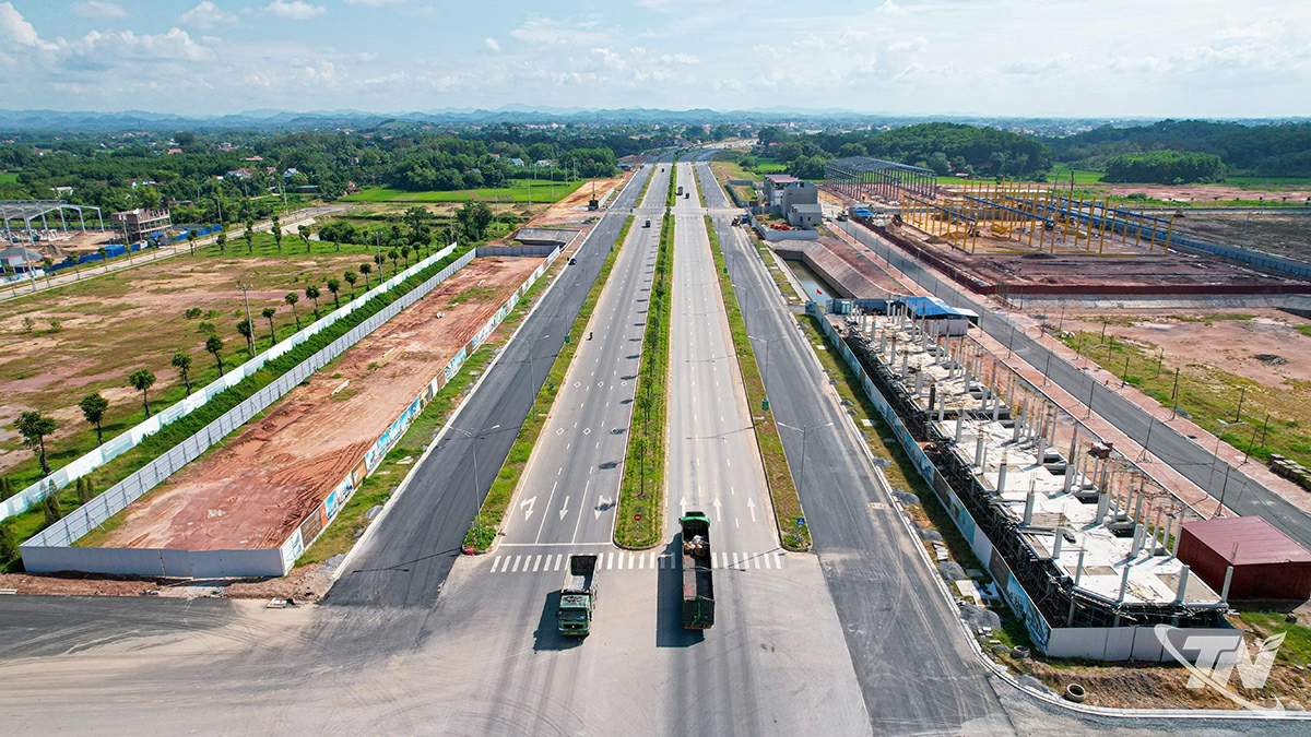 Tuyến đường Vành đai V vùng Thủ đô Hà Nội đoạn qua địa bàn tỉnh Thái Nguyên được hoàn thành, đưa vào sử dụng tạo dư địa và không gian phát triển mới, góp phần tăng sức hút đầu tư vào các khu công nghiệp, cụm công nghiệp mới được thành lập nằm dọc tuyến.