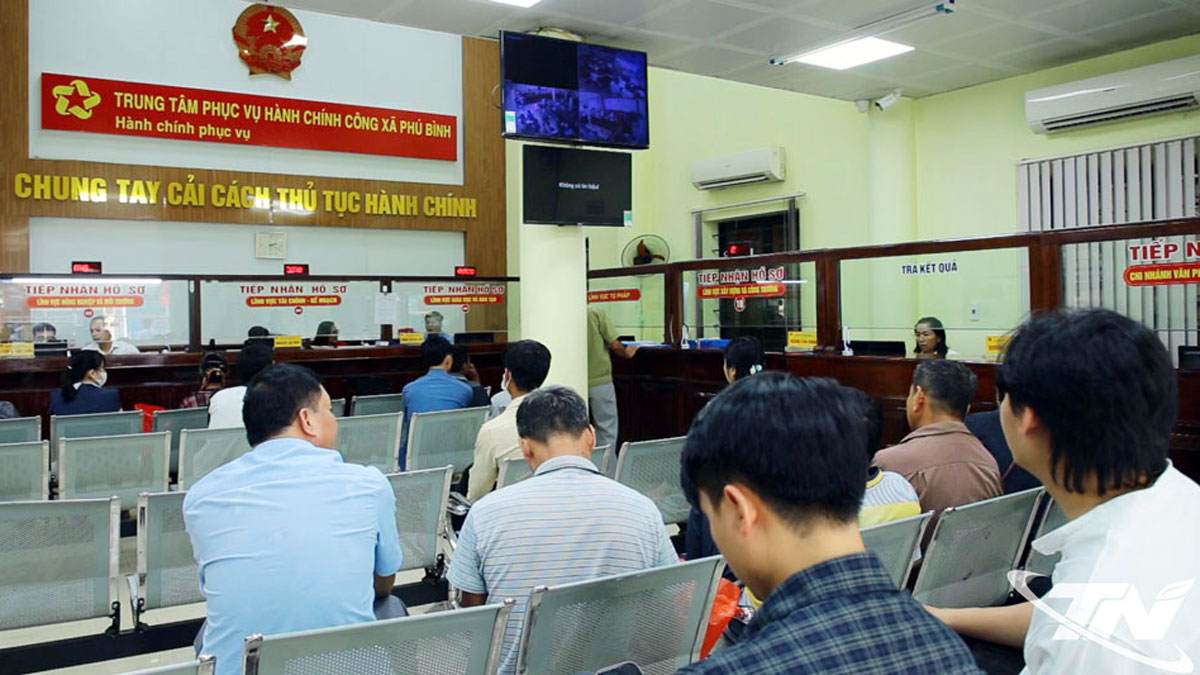 Bưu điện tỉnh bố trí nhân viên tại 92 xã, phường để hỗ trợ giải quyết thủ tục hành chính cho người dân và doanh nghiệp