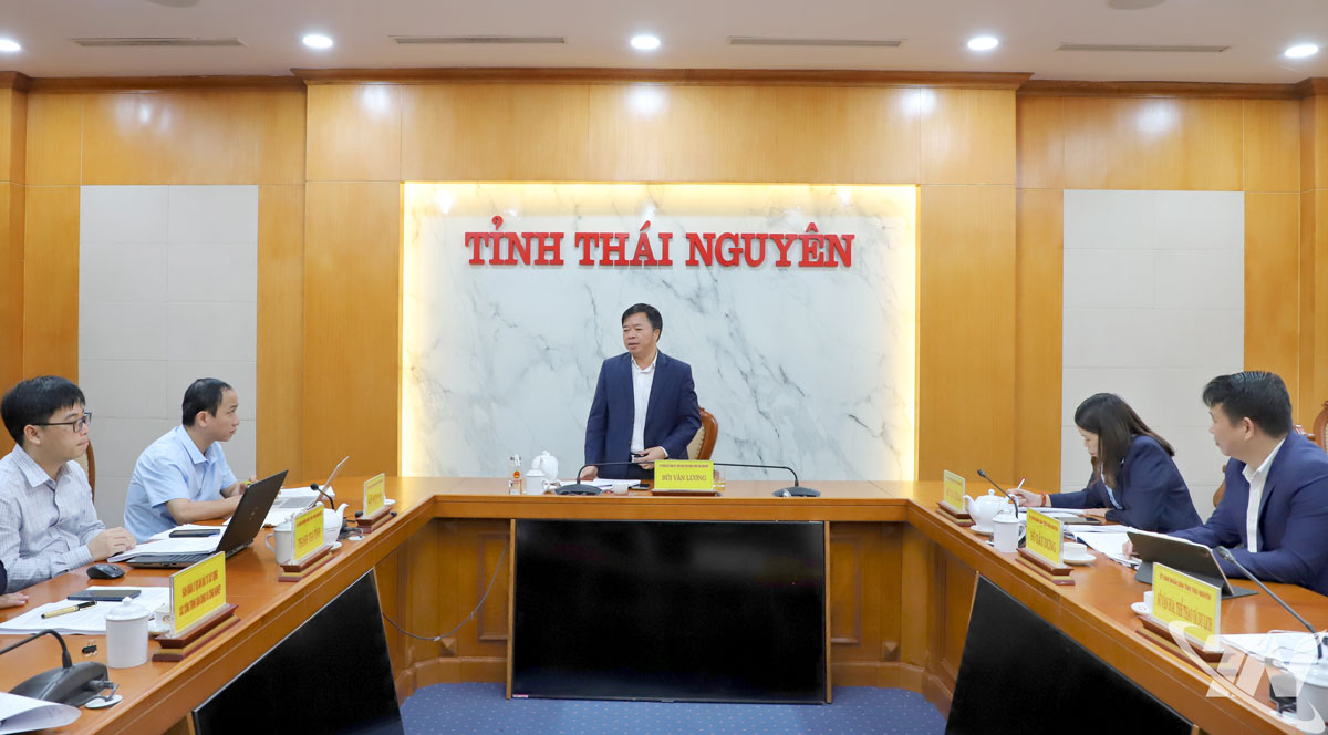 Đồng chí Bùi Văn Lương, Ủy viên Ban Thường vụ Tỉnh ủy, Phó Chủ tịch UBND tỉnh, chủ trì cuộc họp